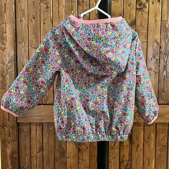 Adorable floral windbreaker 🌺 - Picture 2 of 3